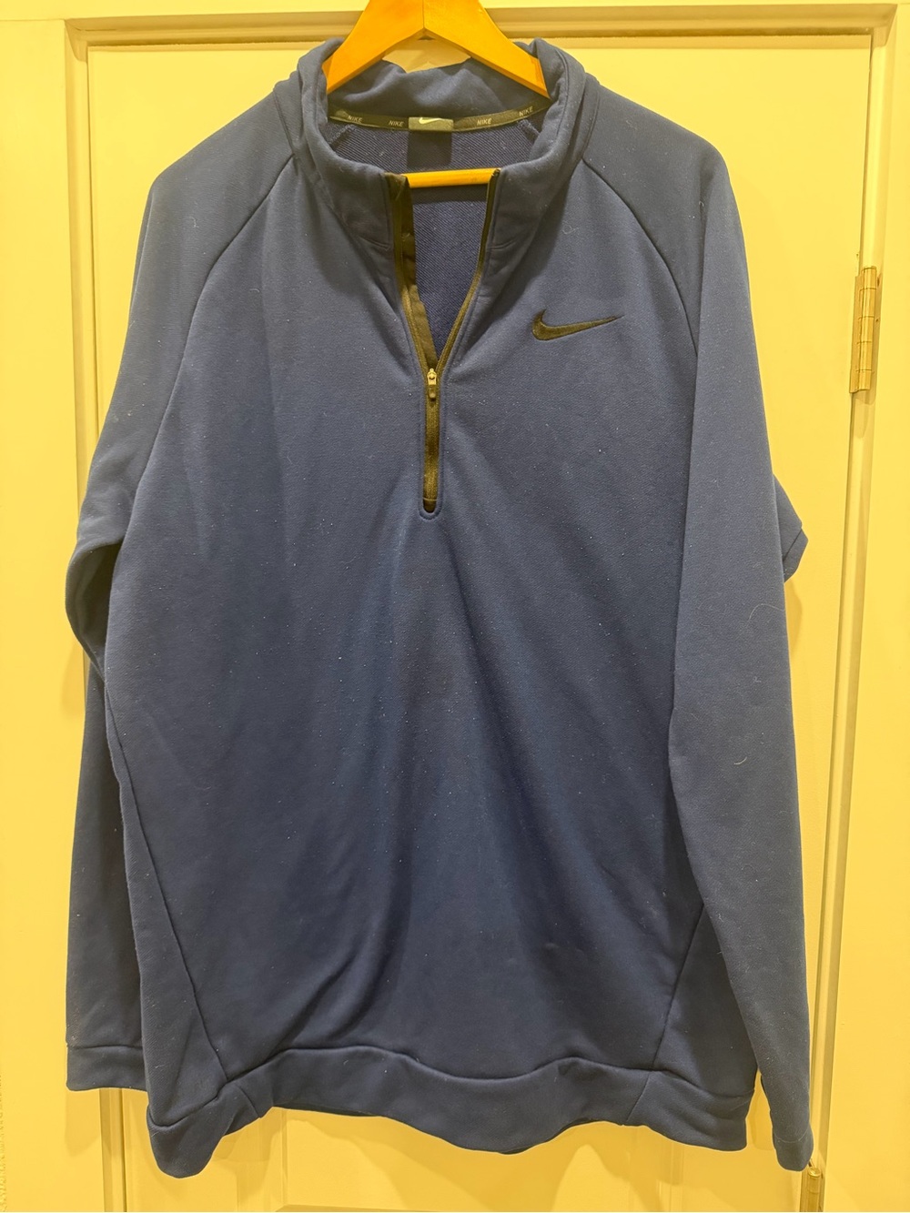 Nike Men's Navy Blue Quarter-Zip Performance Pullover